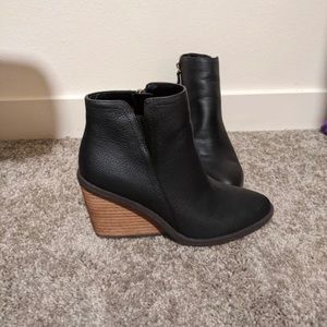 Black wedges booties